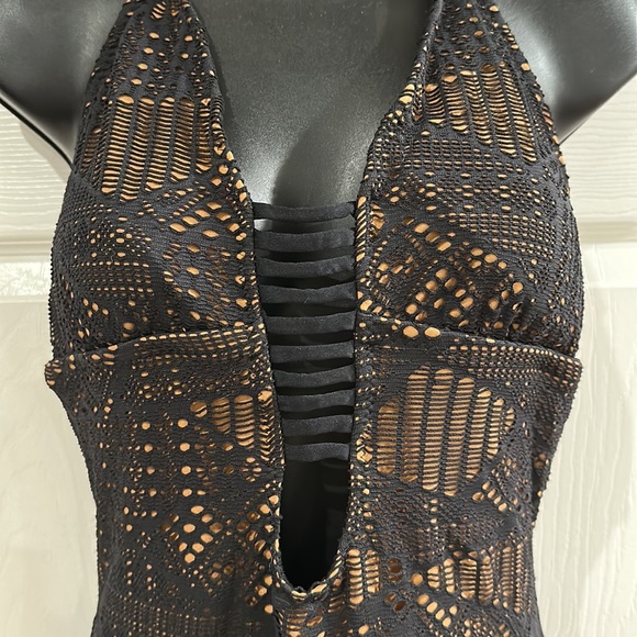 Black and gold one piece swimsuit - Picture 3 of 7